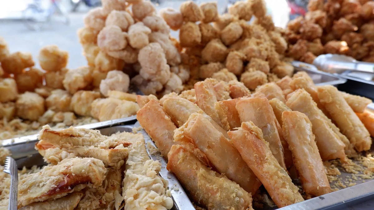 Gorengan Uj: Traditional Flavors That Spark Your Appetite in Cilacap